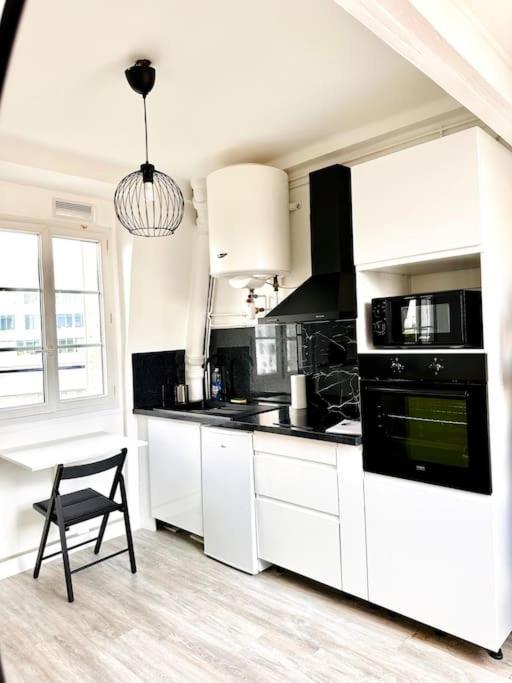 Appartement Vue Tour Eiffel Ligne 14 A Cote De Paris Gentilly Esterno foto