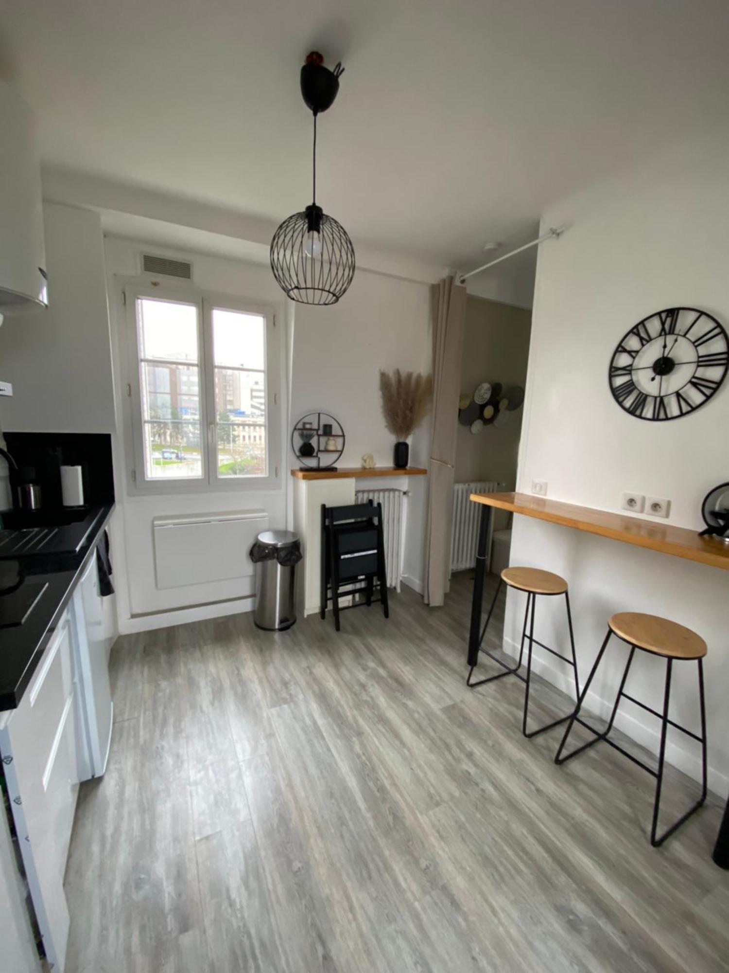 Appartement Vue Tour Eiffel Ligne 14 A Cote De Paris Gentilly Esterno foto